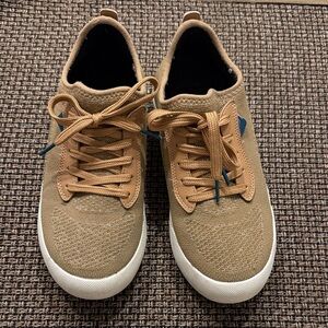 Vessi Weekend Classic Women’s Waterproof Sneakers (size 6)